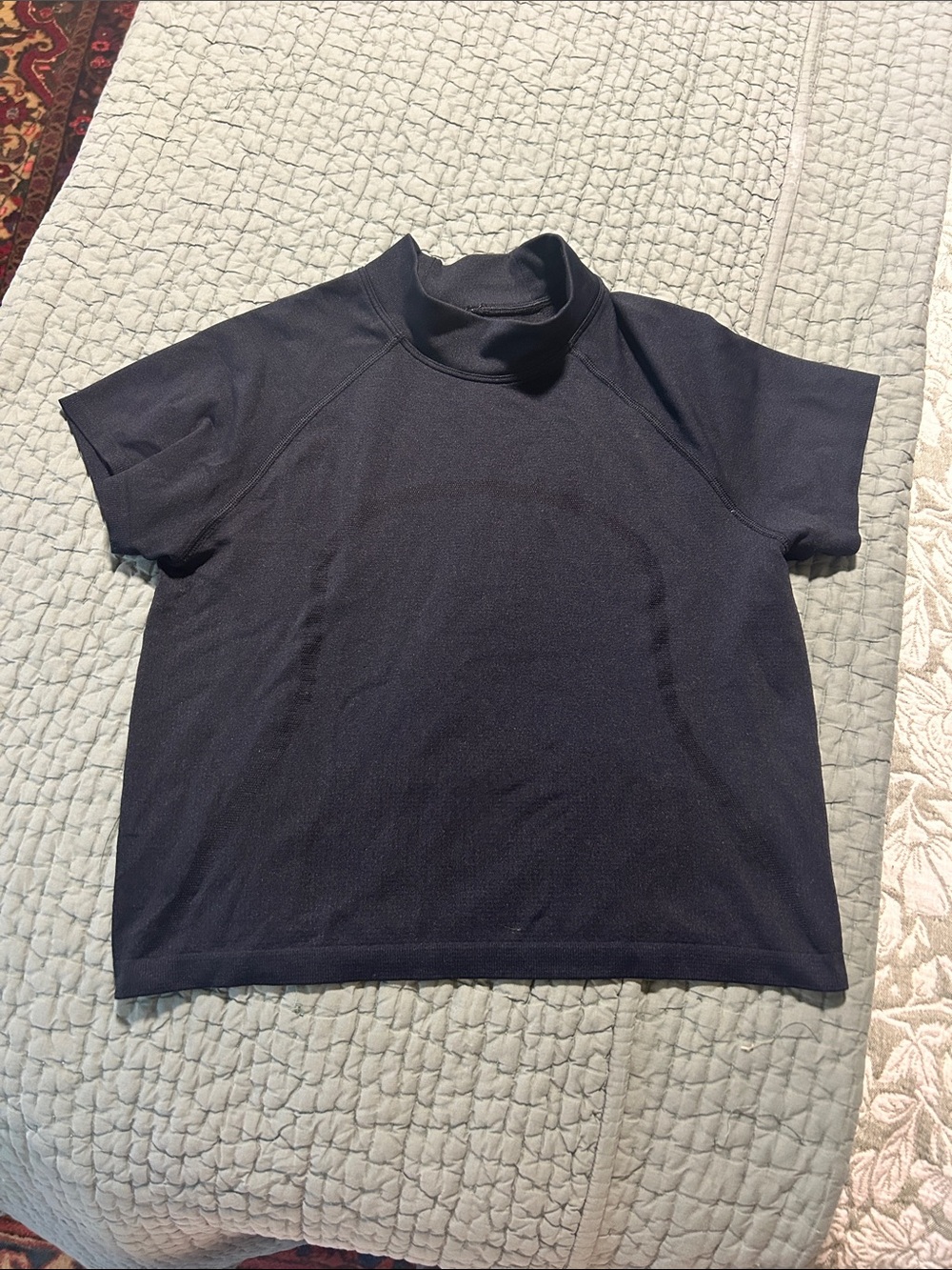 Lululemon swiftly mock neck cropped tee size 8 black barely worn